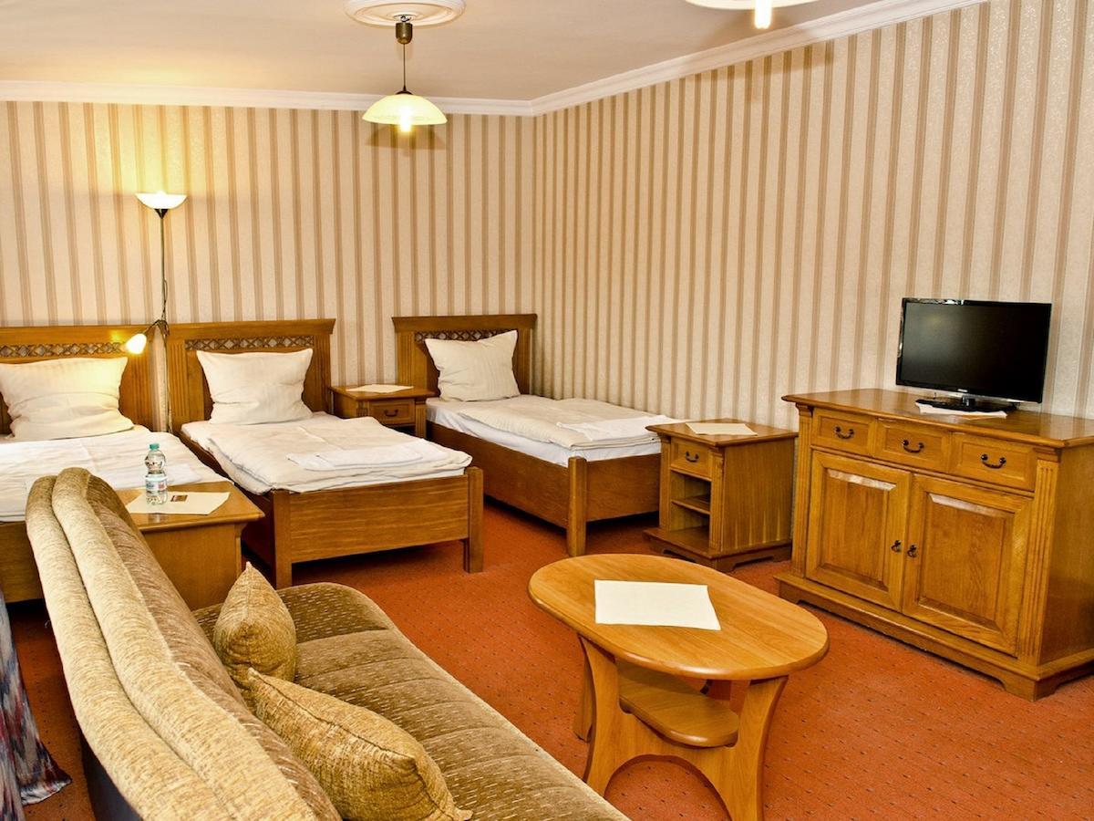 Hotel Jankow Zary  Exterior photo